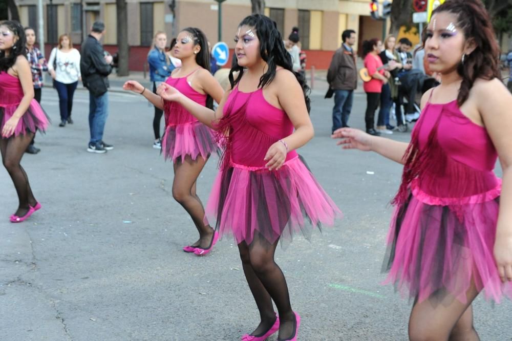 Vistabella saca su carnaval a las calles