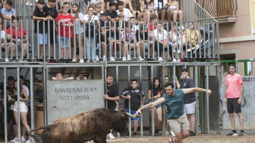 Canet cierra su Sant Antoni pendiente del cielo