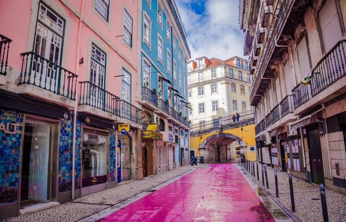 Rua Nova do Carvalho: una de las calles más divertidas de Europa