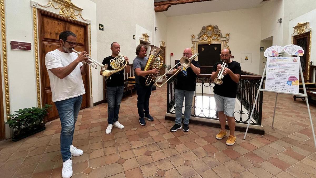 Los músicos de la formación Spanish Brass en Alzira.