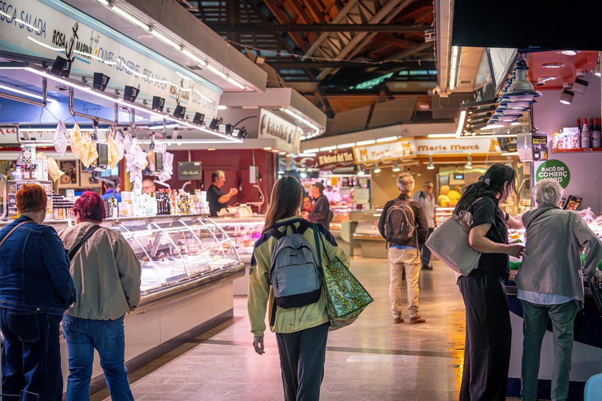 Los paradistas del mercado de Santa Caterina, al límite por un servicio de vigilancia deficiente