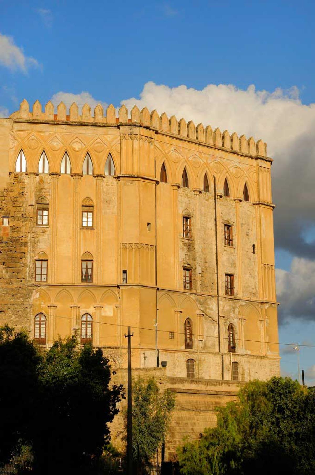 Exterior del Palacio Normando. Exterior del Palacio Normando.