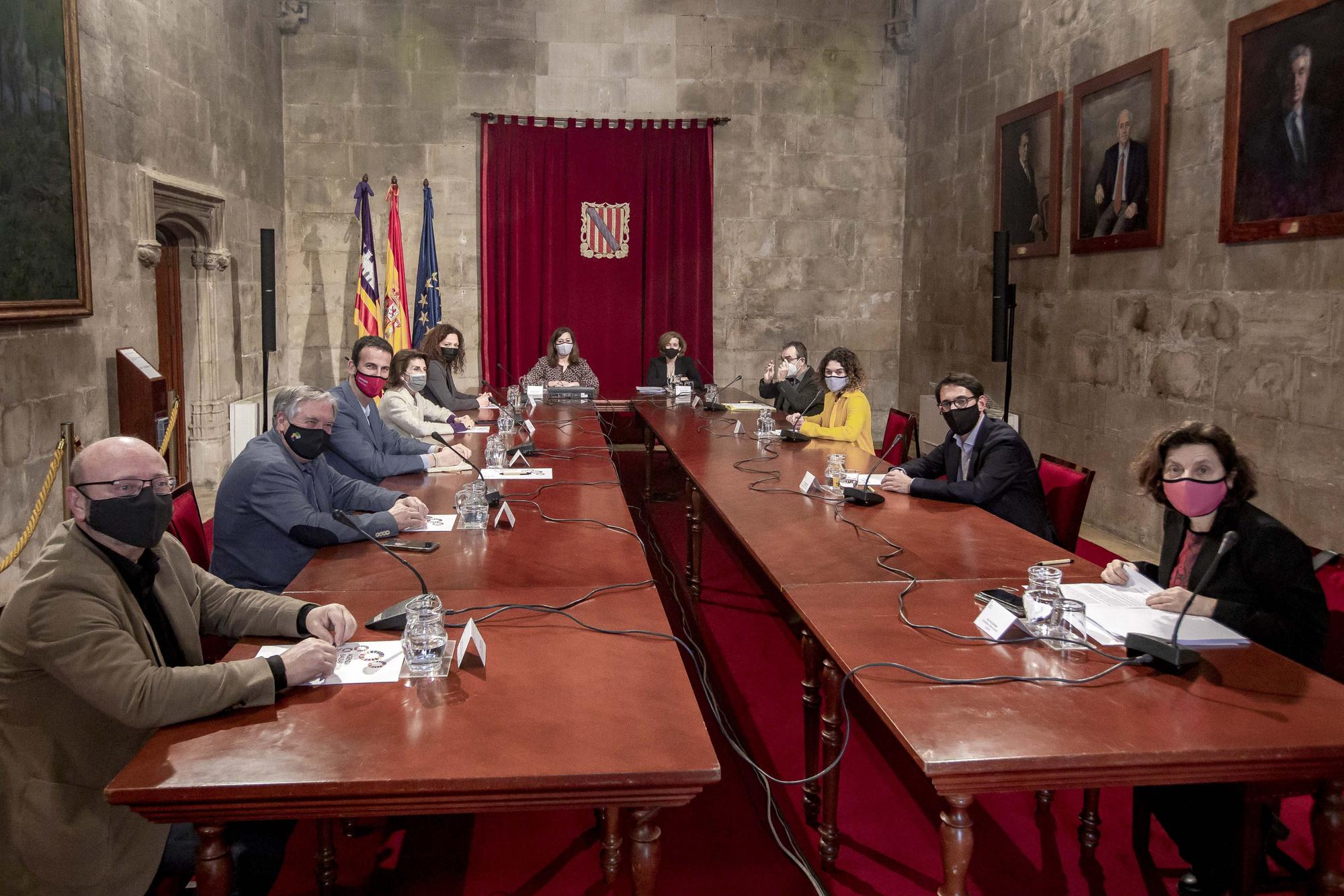 La presidenta Armengol se reúne con la secretaria de Estado de Economía y Apoyo a la empresa, Ana de la Cueva Fernández