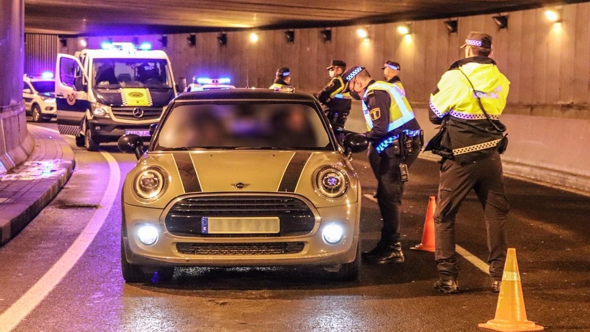 Un control de la Policía Local de Alicante este fin de semana