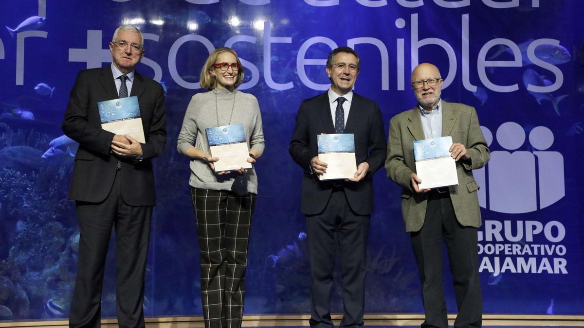 Manuel Gutiérrez Navas, Celia Calabuig, Eduardo Baamonde y Manuel Toharia, en la presentación del nuevo ejemplar de la colección «Mediterráneo Económico». | M. Á. MONTESINOS