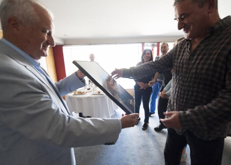 Entrega del premio "Asturiano del mes" de LA NUEVA ESPAÑA a Miguel Galano