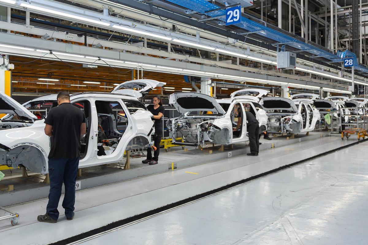 Desafío EBRO: 1.300 kilómetros a prueba con los s400 y s700 HEV entre Madrid y Barcelona