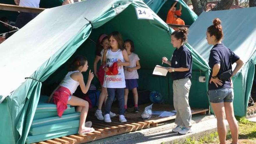 Una edición anterior del campamento de verano de A Lanzada.// Muñiz