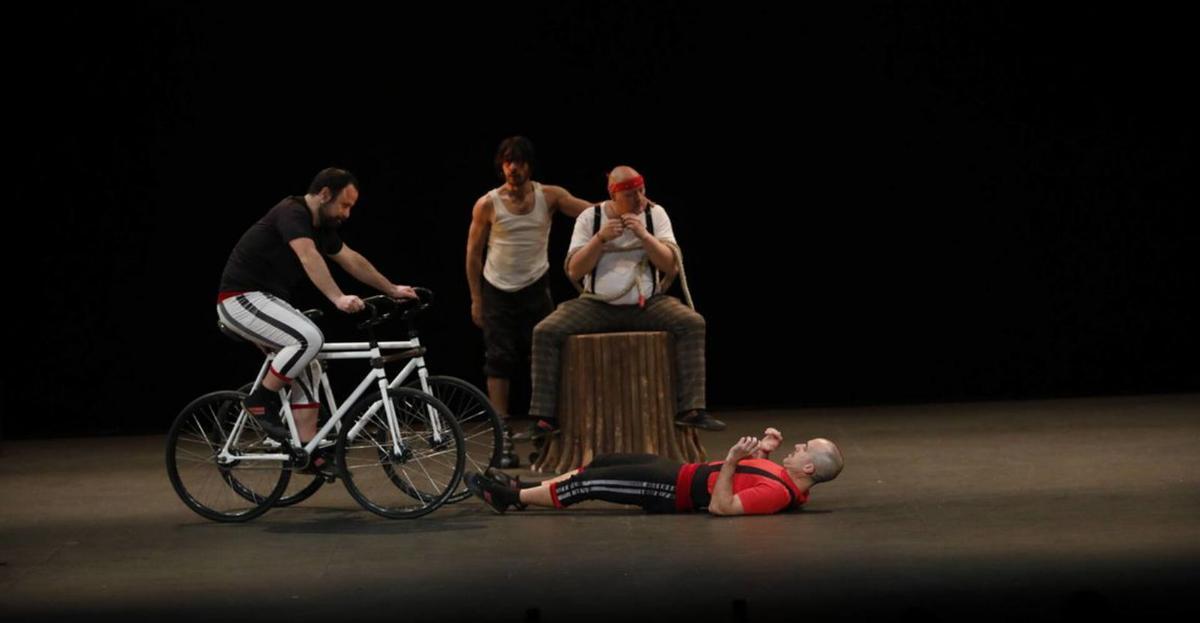 "Detuatu", de la compañía Mur, en el teatro Jovellanos | MARCOS LEÓN