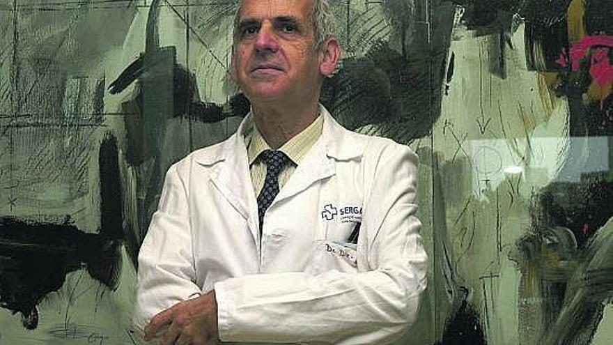 El médico y escritor Fernando Diz-Lois. / juan varela