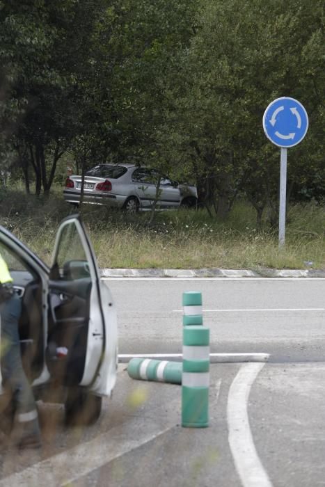 Accidente en la rotonda de Vegarrozadas.