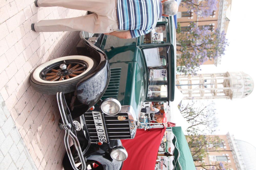 Feria de coches antiguos en el Cuartel de Artillería