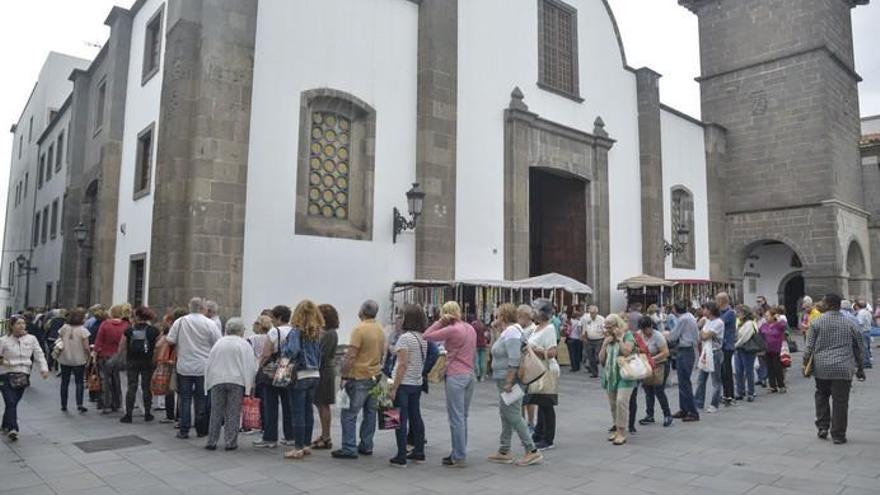 Cientos de feligreses en el Día de Santa Rita en Vegueta