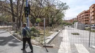 Los vecinos de San Blas no confían en el que las obras de la plaza vayan a acabar en el nuevo plazo anunciado