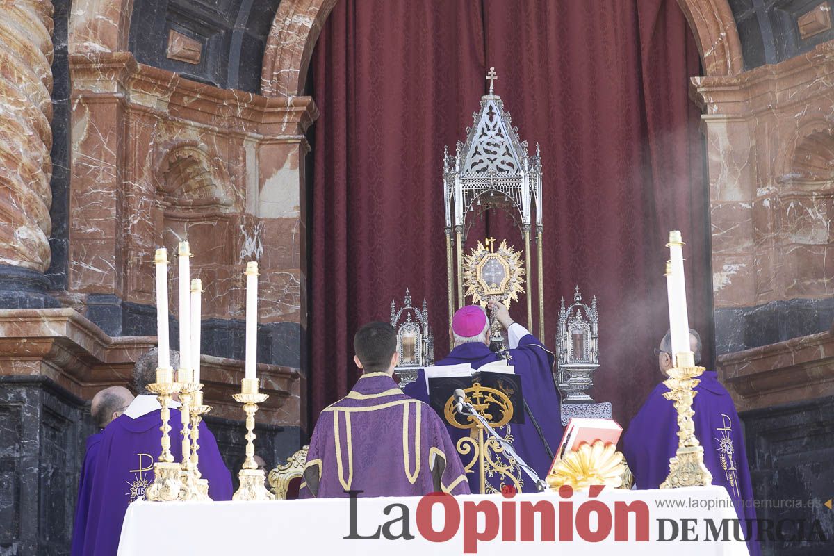 La vicaría de Cartagena, la UCAM, junto a asociaciones y peregrinos de toda España se ponen a los pies de la Vera Cruz