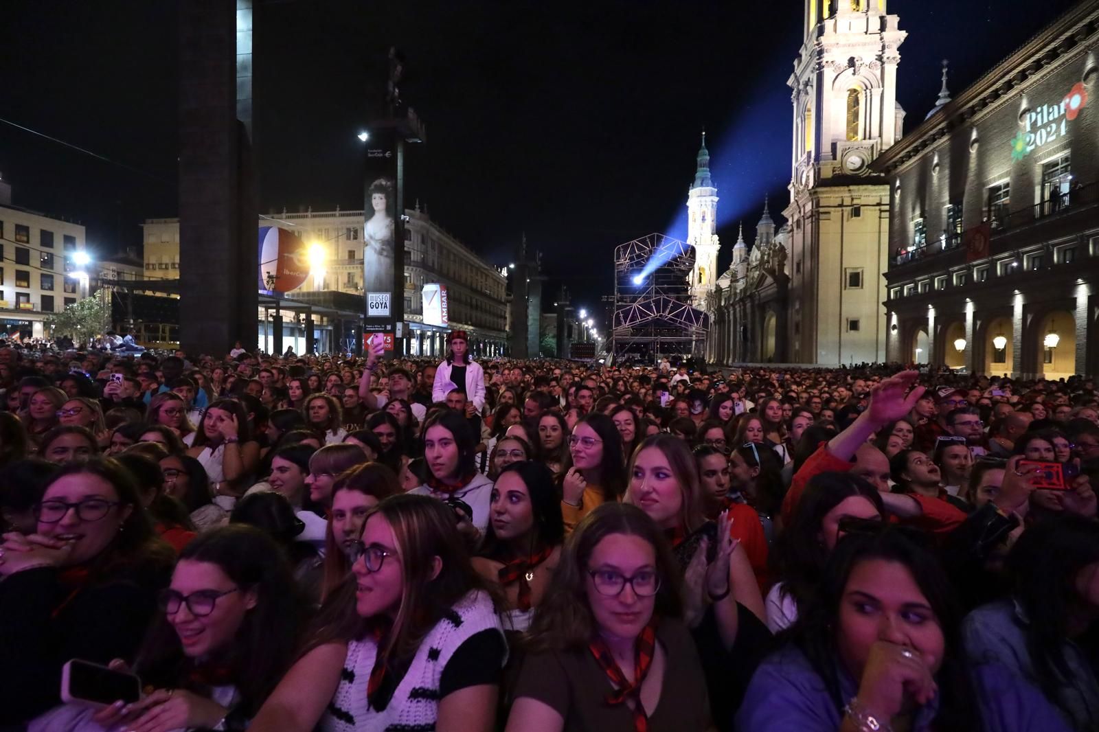 En imágenes | Edurne pone a vibrar a la plaza del Pilar