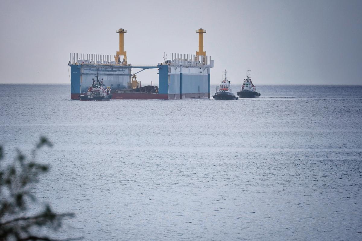 Llegada del primer dique flotante al Puerto Santa Cruz de Tenerife desde China Llegada del primer dique flotante al Puerto Santa Cruz de Tenerife desde China