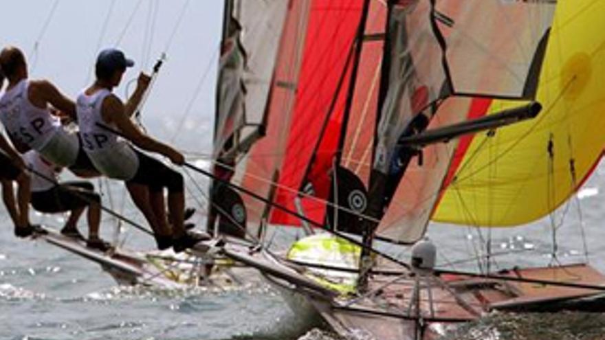 España gana la medalla de plata en la categoría 49er. de vela