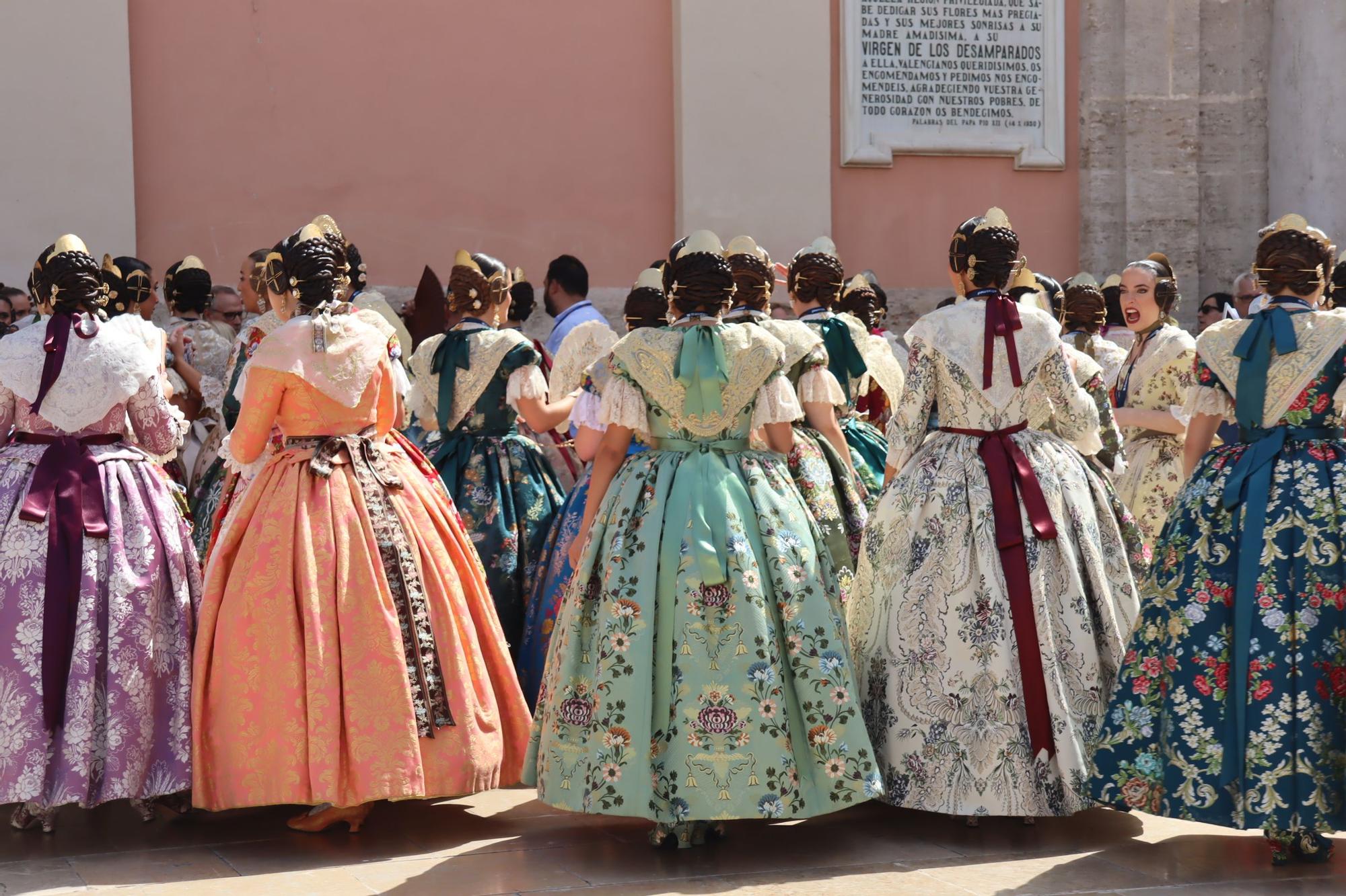 Baño de multitudes de las candidatas a Fallera Mayor de València 2025