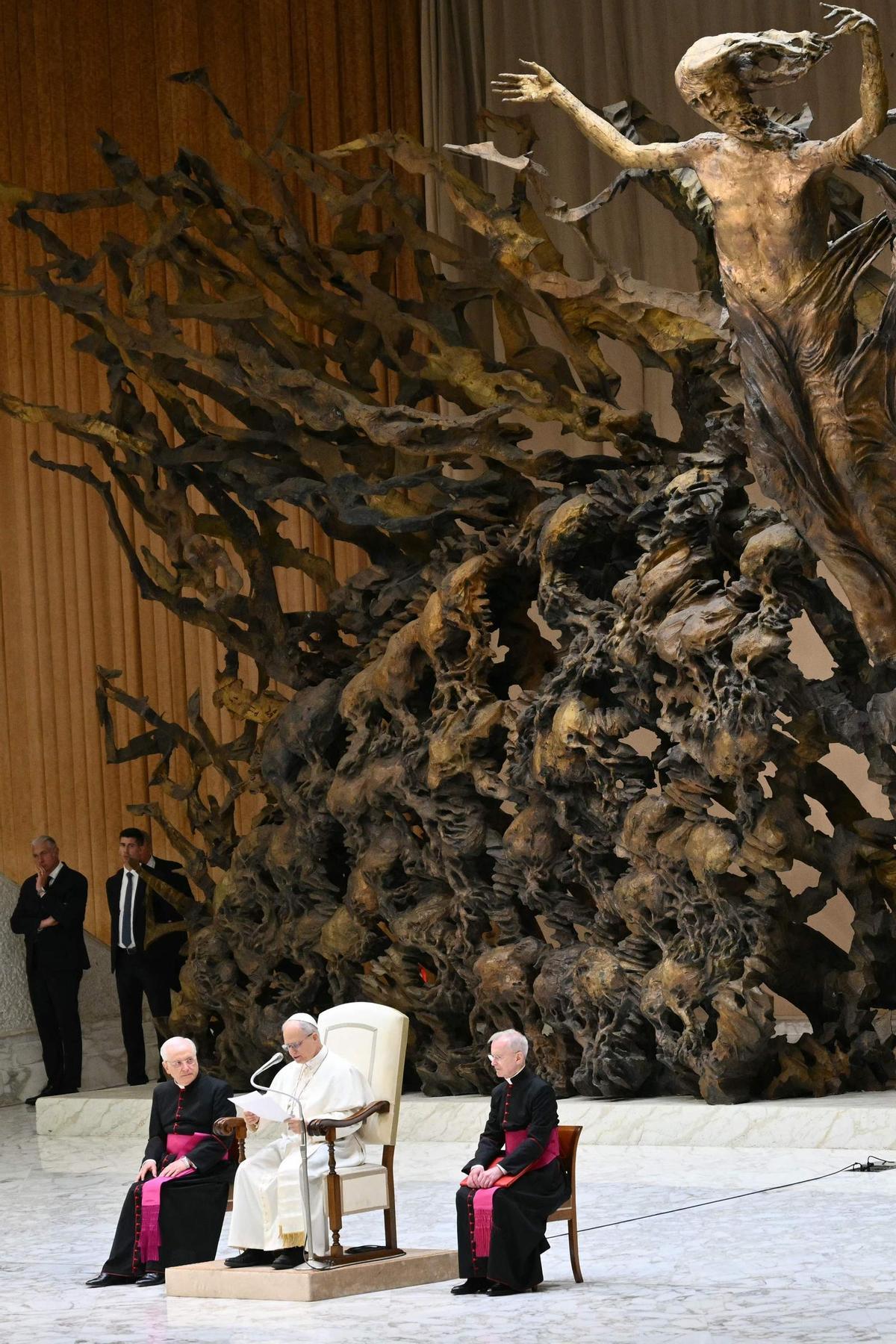 El papa León XIV se reúne con los periodistas en El Vaticano