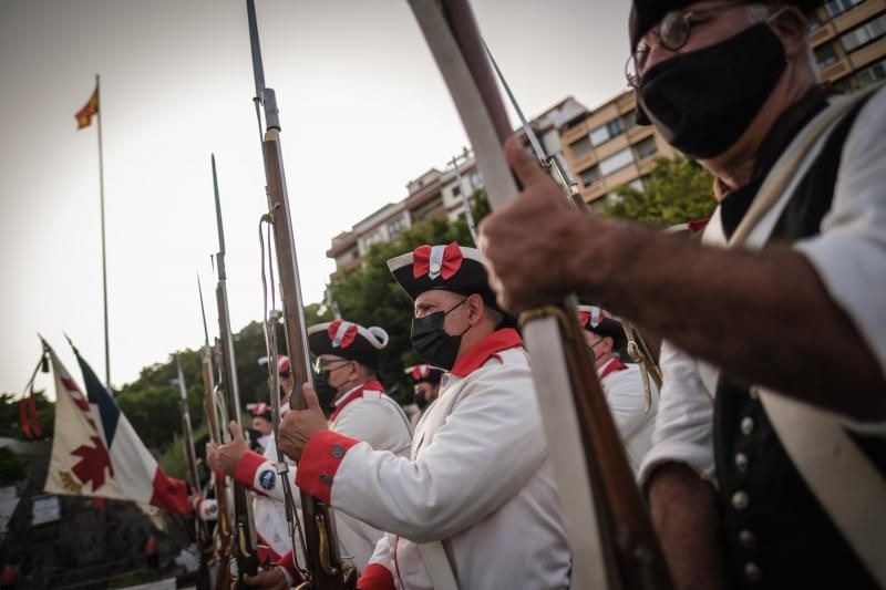 Homenaje a los caídos durante el 25 de julio de 1797 en el Cuartel de Almeyda