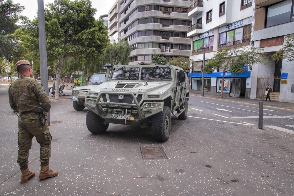 Militares patrullando por Santa Cruz