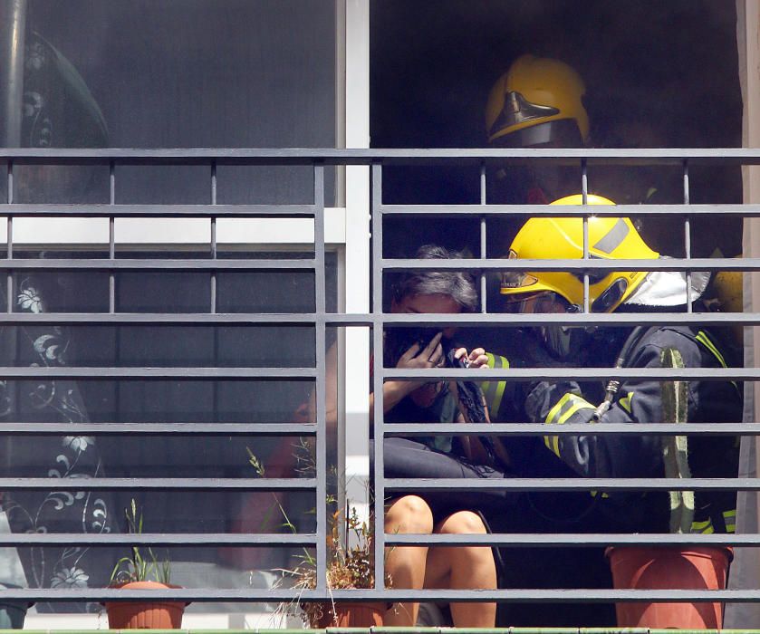 El fuego calcina un edificio de Héroe de Sostoa