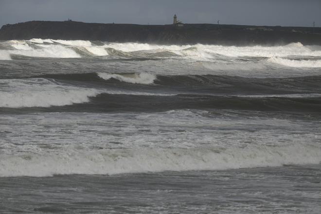 EN IMÁGENES: Así está siendo el temporal del lluvia, viento, oleaje y nieve que azota Asturias