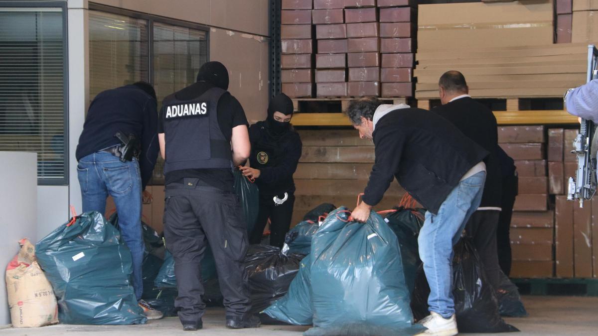 La droga recollida a la nau de Figueres on tenien una plantació