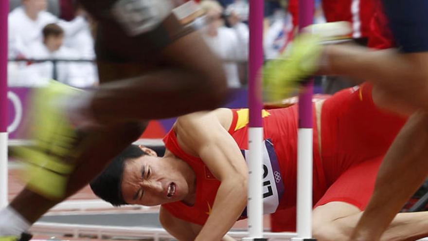 Liu Xiang se despide del oro en vallas por una caída