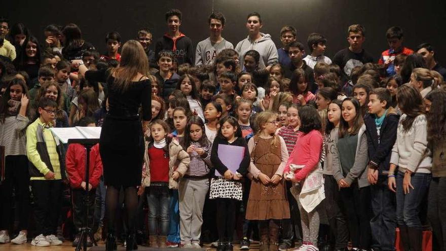 Niños y jóvenes del Conservatorio de Música, durante un ensayo en el Auditorio. // Santos Álvarez