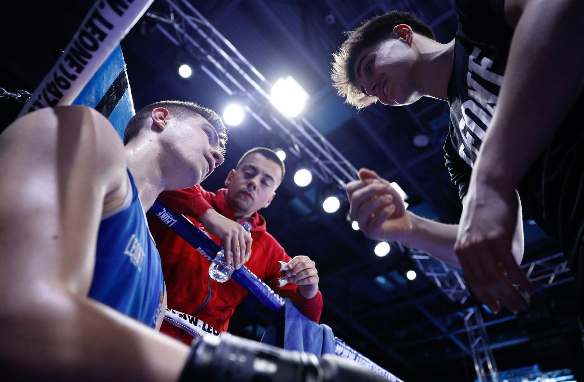 Velada de boxeo en el pabellón Siglo XXI