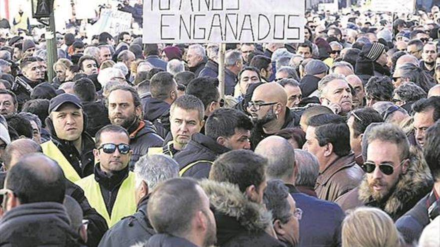 Los taxistas de Madrid se suman a los paros en puertas del inicio de Fitur