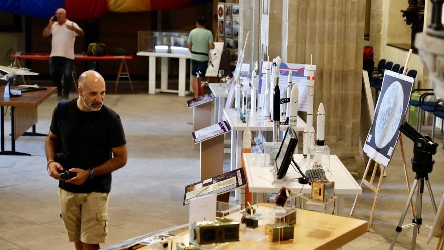 La Fiesta del Cielo lleva a la Colegiata una exposición de maquetas para descubrir el mundo aeronáutico