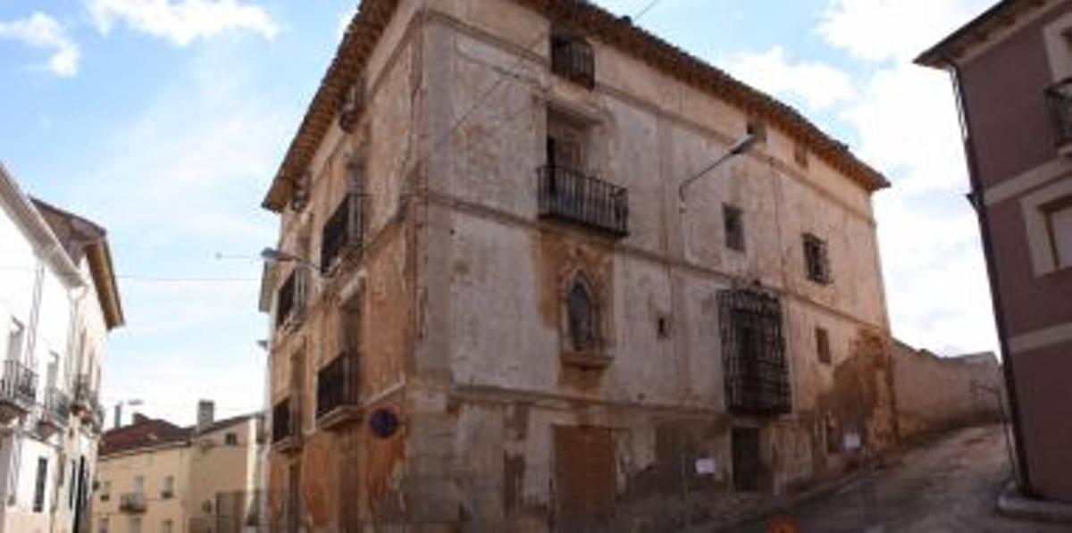 Exigen detener el derribo de la Casa Puértolas