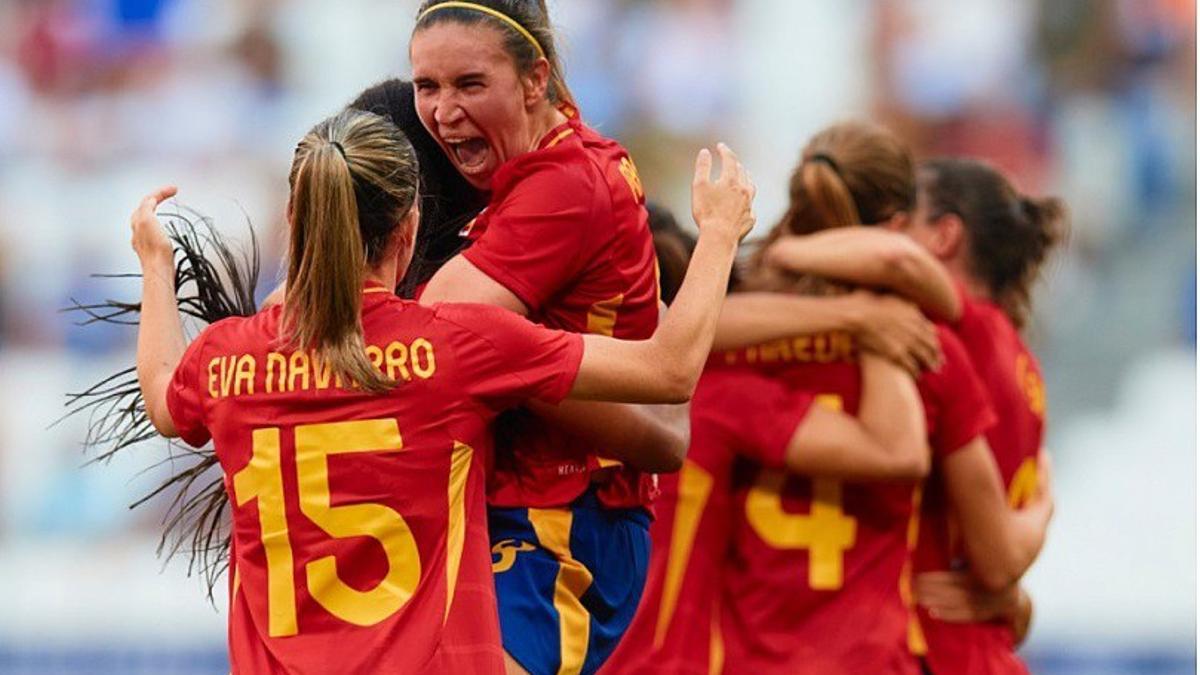 Las jugadoras de la selección femenina celebran su pase a las semifinales de los Juegos Olímpicos de París.