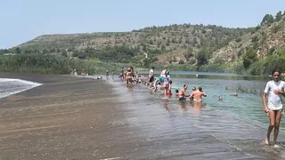 Las medidas contra la masificación en l’Assut de Antella enfrentan a bañistas y vecinos