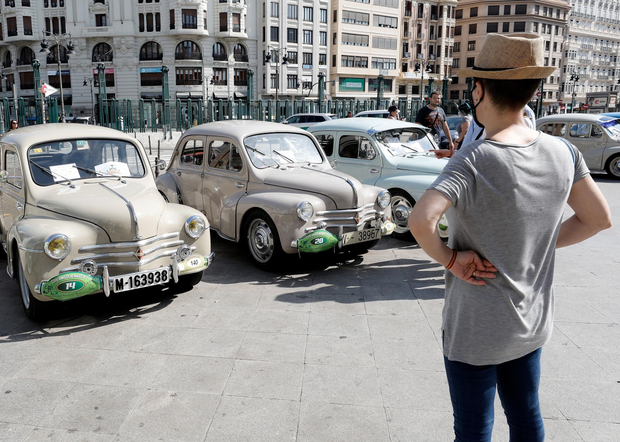 Los clásicos Renault toman la Estación del Norte