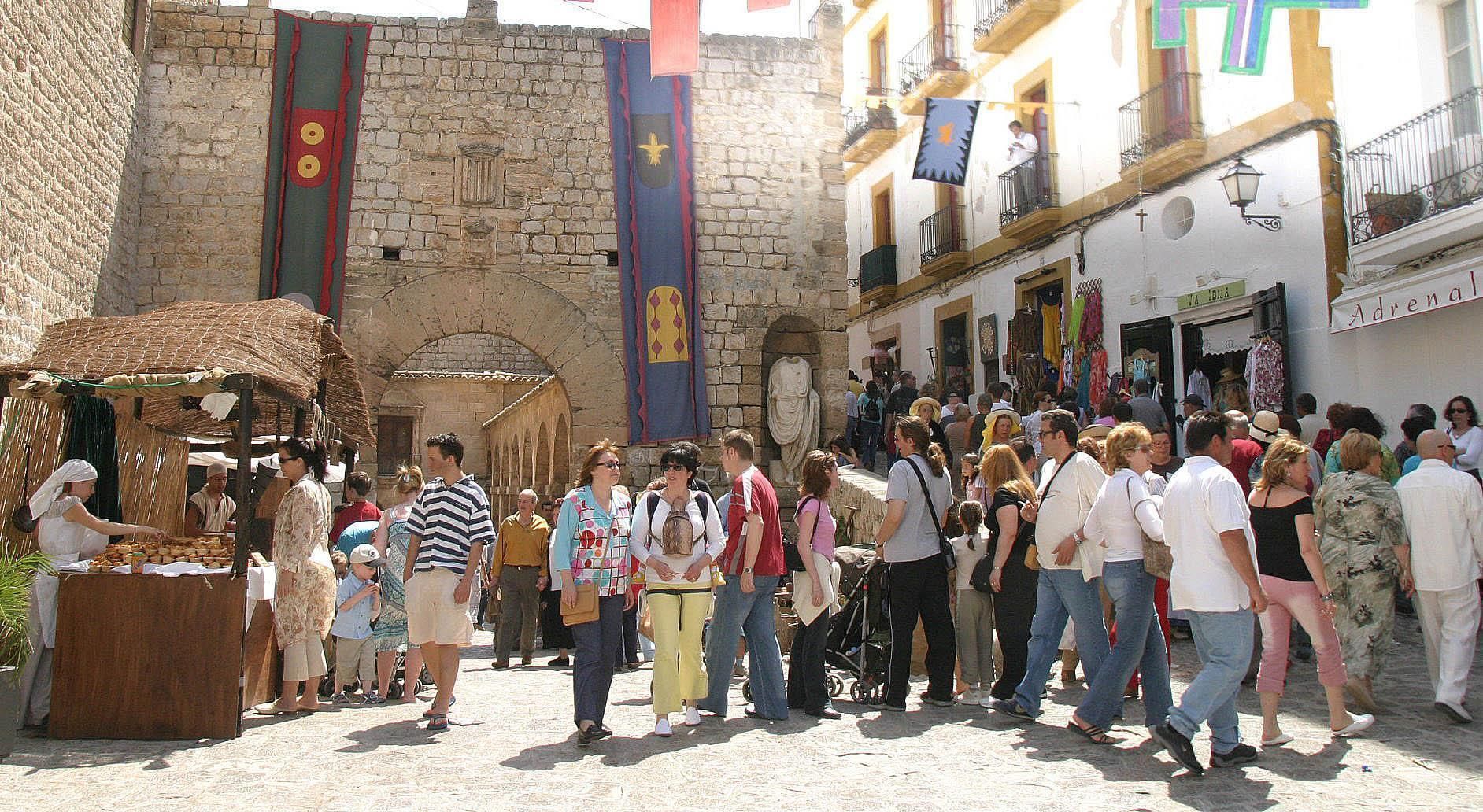 Edición de 2005 de la Feria Medieval en Ibiza.