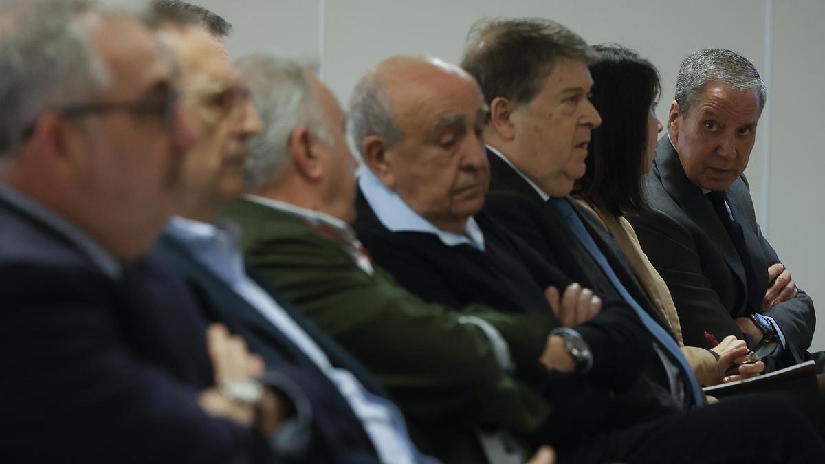 Los expresidentes de la Generalitat, Eduardo Zaplana y José Luis Olivas, en el juicio de Erial.