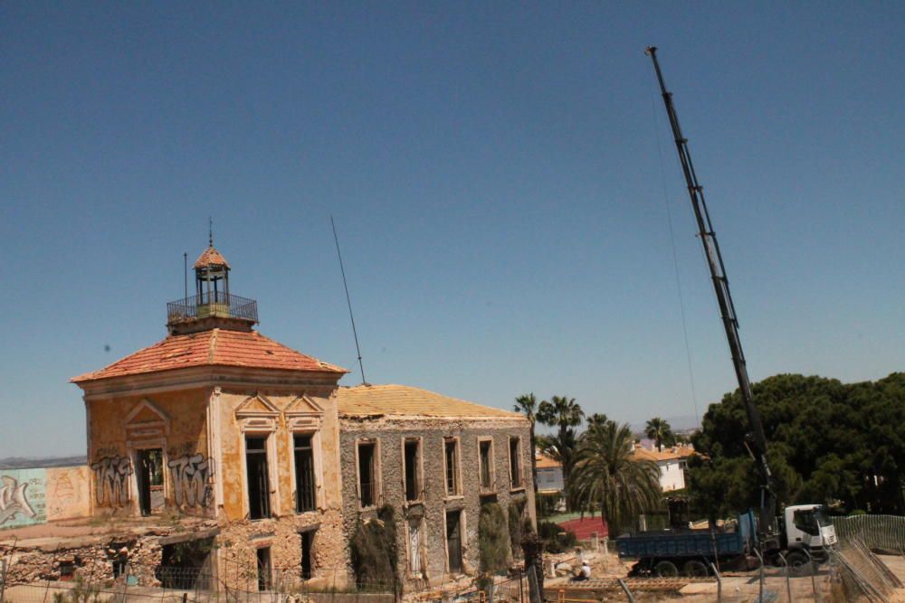 Casa y Torre de Los Balcones con imágenes captadas entre 2008 y 2017 y en el que se observa el deterioro del inmueble