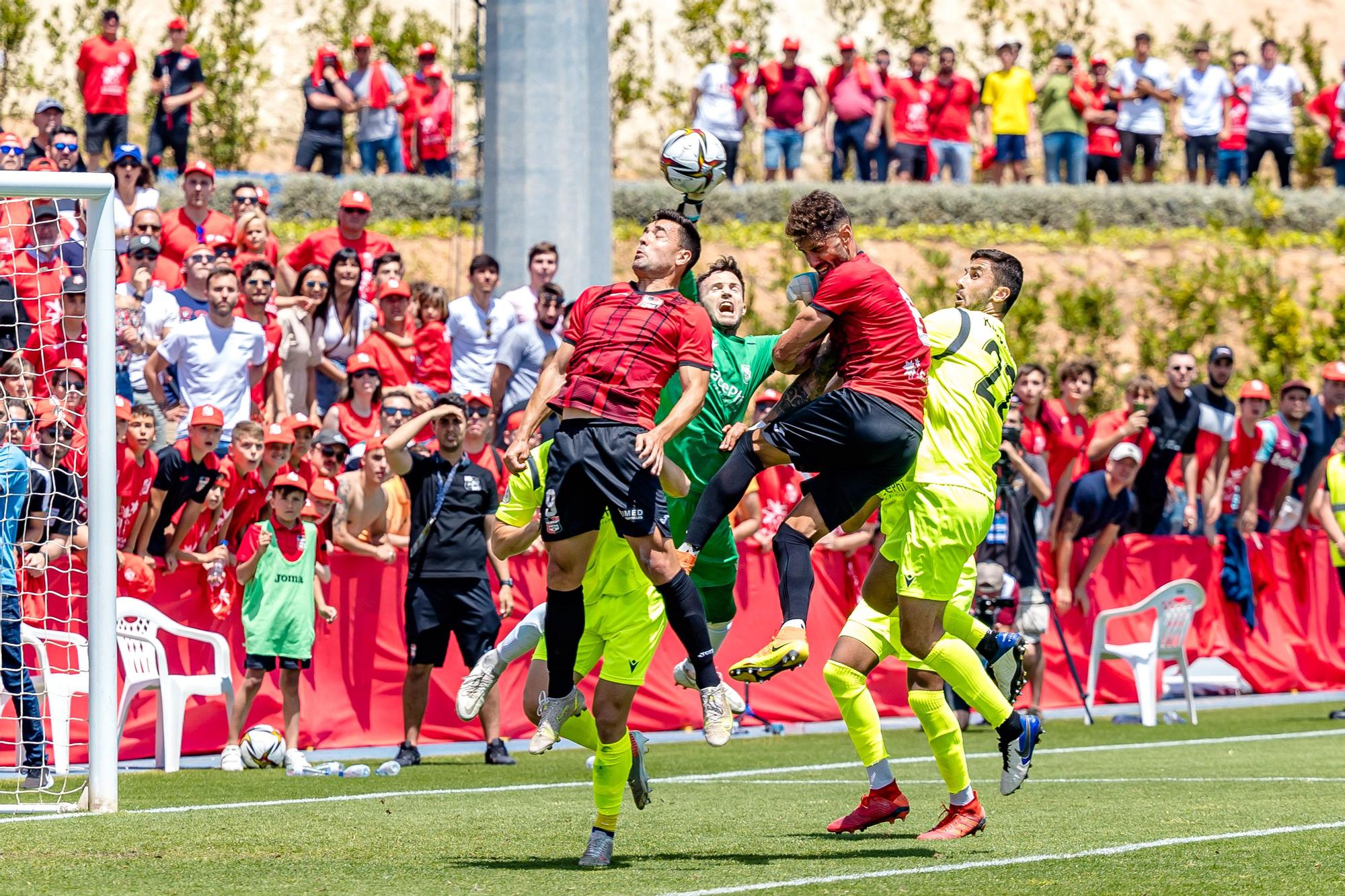 Un empate valía al Intercity en La Nucía para lograr el ascenso directo a Primera RFEF como campeón del grupo 5 de Segunda RFEF. Y un punto lograron los hombres dirigidos por Gustavo Siviero, en un ejercicio de resistencia y orden defensivo