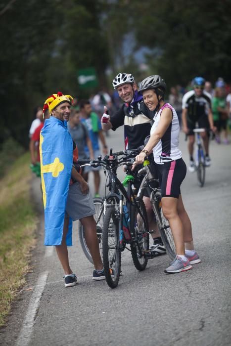 Ambientazo ciclista en el Naranco