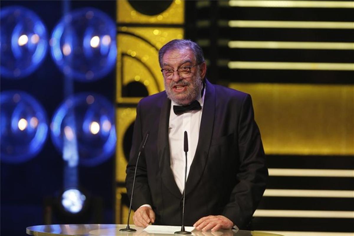 El presidente de la Academia de Cine, Enrique González Macho, ha pedido en el estrado que se baje el IVA cultural.