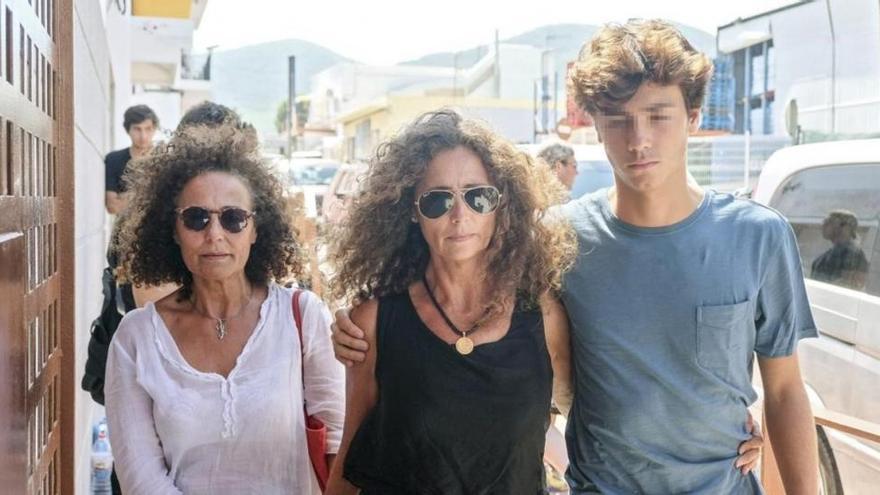 Familiares y amigos velan a Ángel Nieto en Ibiza