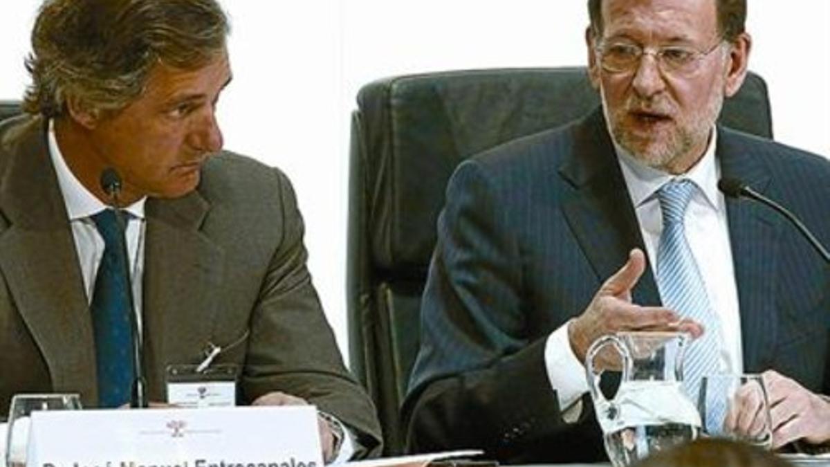 Rajoy, junto al empresario José Manuel Entrecanales, ayer en Madrid.