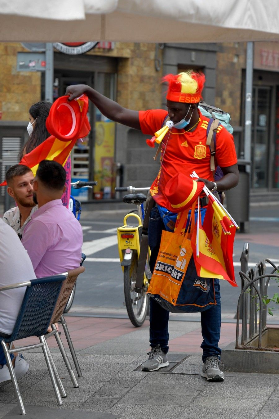 Aficionados ven en la capital grancanaria el partido de España en cuartos de final de la Eurocopa