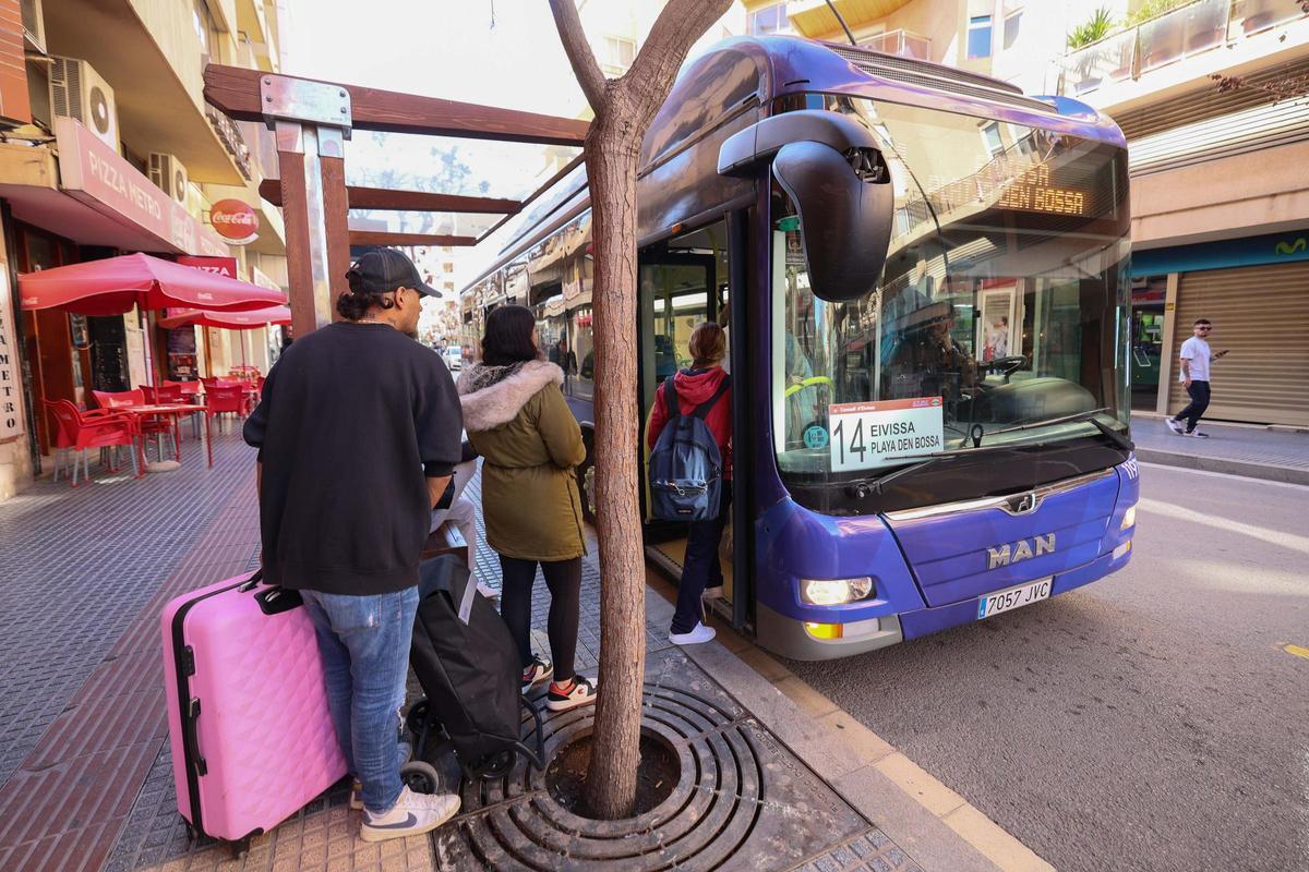 Una parada de autobús de Ibiza.