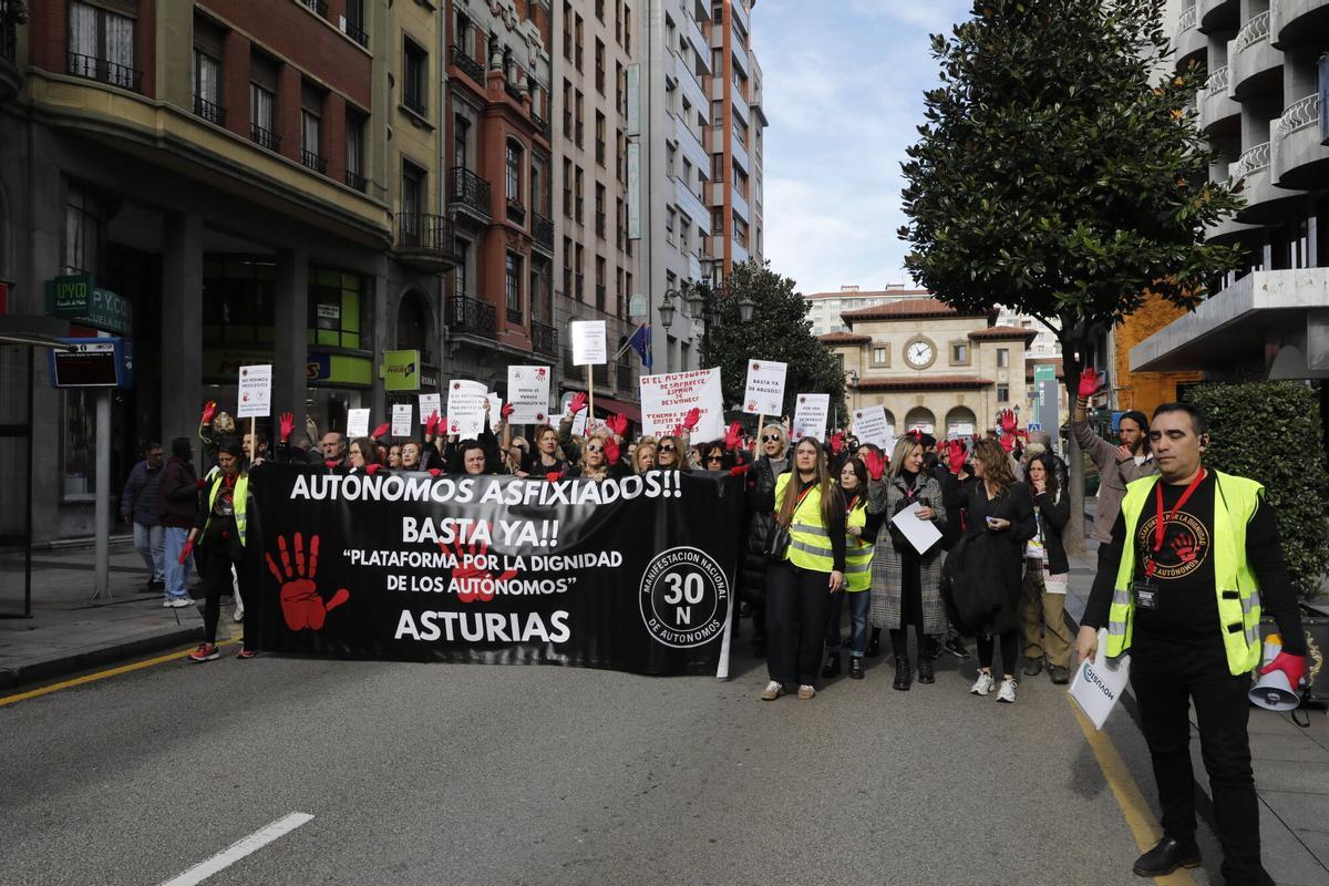 EN IMÁGENES: Así fue la manifestación de autónomos asturianos en Oviedo