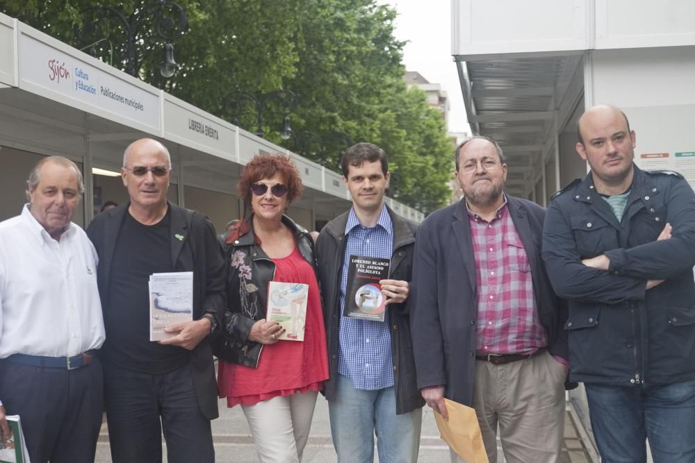 Público asistente a la Feria del Libro